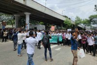 সাতরাস্তা-মোড়ে-কারিগরি-শিক্ষার্থীদের-অবরোধ,-ছয়-দফা-দাবিতে-চলছে-আন্দোলন
