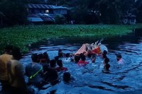 কাপ্তাই-হ্রদে-প্রতিমা-বিসর্জনের-মধ্য-দিয়ে-রাঙ্গামাটিতে-শেষ-হল-দুর্গোৎসব