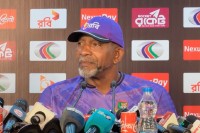 টেস্ট-সিরিজে-ইতিহাস-গড়তে-চান-কোচ-সিমন্স