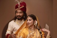 হঠাৎ-রাজকীয়-লুকে-পলাশ-ইভানা!