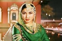 অস্ত্র-ঠেকিয়ে-অটোগ্রাফ-নিয়েছিলেন--ডাকাত