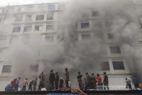 আশুলিয়ায়-পোশাক-কারখানায়-আগুন,-নিয়ন্ত্রণে-ছয়-ইউনিট
