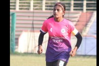 ছাত্রদল--থেকে--রাকসু-নির্বাচনে-লড়ছেন-নারী-ফুটবলার-নার্গিস-খাতুন