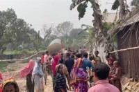 মনোহরদীতে-বিলে-মাছ-ধরতে-গিয়ে-গ্রেনেড-সদৃশ-বস্তু-উদ্ধার