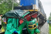 কক্সবাজারে-সিএনজি-অটোরিকশাকে-ট্রেনের-ধাক্কা,-নিহত-৫