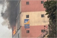রাজধানীর-বাবুবাজারে-বহুতল-ভবনের-আগুন-নিয়ন্ত্রণে,-উদ্ধার-১৭