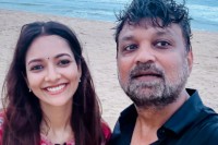 প্রেমের-গুঞ্জনে-মুখ-খুললেন-সুস্মিতা