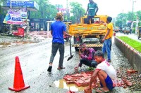 বরিশাল-ঢাকা-মহাসড়ক,-ইট-ও-খানাখন্দ-বাড়িয়েছে-যাত্রীদের-জীবনঝুঁকি
