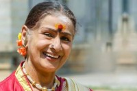 মন্দির-নির্মাণে-১৩৬-কোটি-টাকা-দান,-অভিনেত্রীর-আধ্যাত্মিক-জীবন