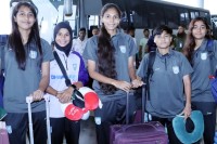 ৯-জনকে-রেখে-ব্যাংকক-গেলেন-ঋতুপর্ণারা