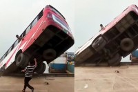 ‘ফেরিঘাটের-সমস্যা,-বাসের-না’