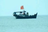 বঙ্গোপসাগরে-ভাসমান-ট্রলার-থেকে-২৬-জেলে-উদ্ধার
