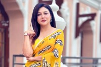 যে-অভ্যাস-ছাড়তে-পারছেন-না-জয়া