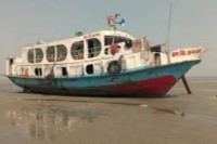 ভোলা-উপকূলের-নদীপথে-অসংখ্য-ডুবোচরে-নৌচলাচল-বিঘ্নিত