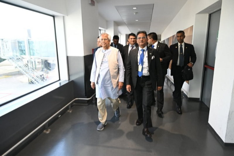 প্রধান উপদেষ্টা রোম পৌঁছেছেন
