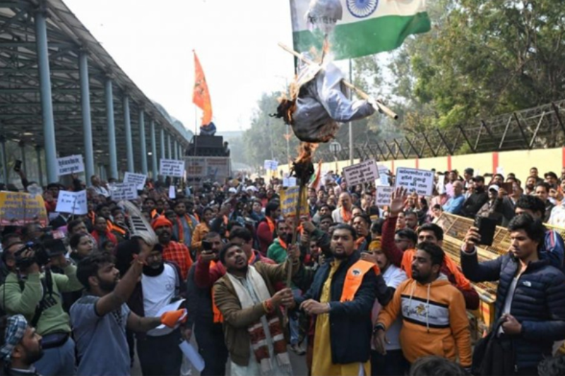 নয়াদিল্লিতে বাংলাদেশ হাইকমিশনের সামনে হিন্দুত্ববাদী সংগঠনের বিক্ষোভ