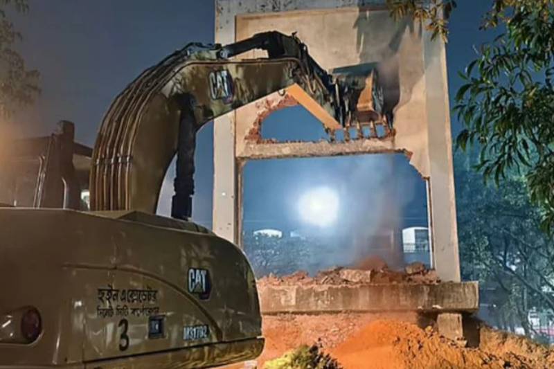 সিলেটে গুড়িয়ে দেয়া হয়েছে বঙ্গবন্ধুর ম্যুরাল