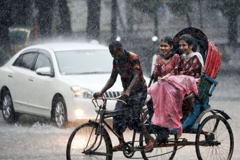 সারাদেশে বজ্রসহ বৃষ্টির আভাস