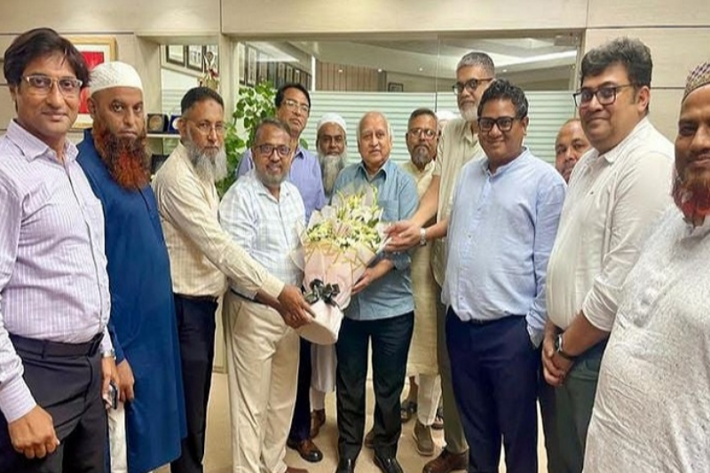 ইউজিসি চেয়ারম্যানের সাথে খুবি উপাচার্যের সৌজন্য সাক্ষাৎ