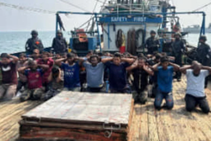 ভারতীয় কোস্টগার্ডের আটক ৭৮ বাংলাদেশি নাবিকের ছবি প্রকাশ